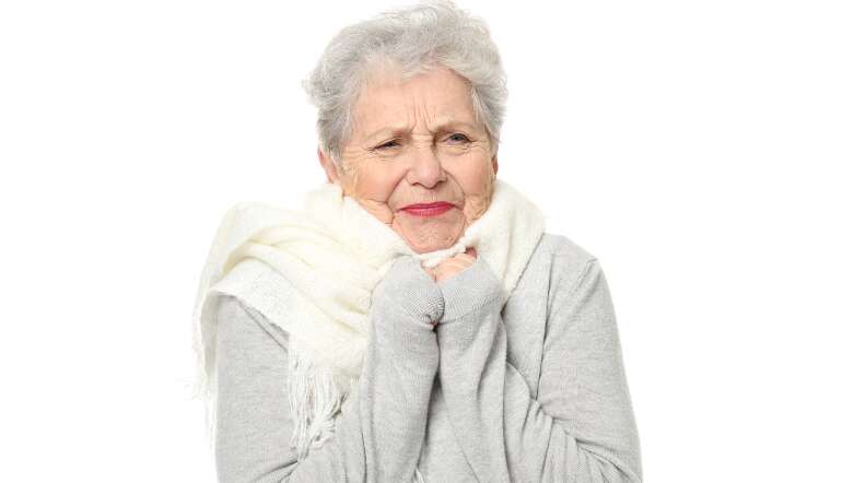 Почему старшие люди постоянно мерзнут: названы главные причины Почему старшие люди постоянно мерзнут: названы главные причины