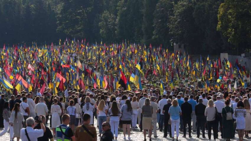 У Львові на Марсовому полі вже немає місця для поховань військових У Львові на Марсовому полі вже немає місця для поховань військових