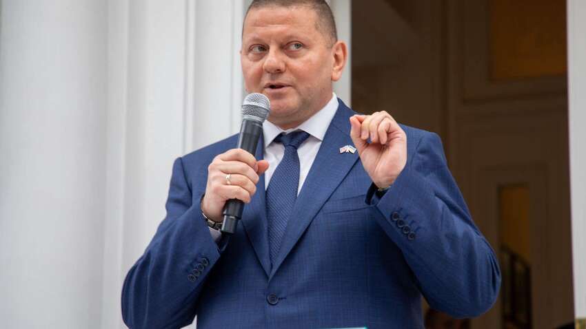 Залужный встретился с детьми, вернувшимися из оккупации