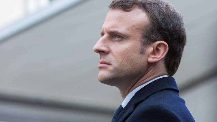 У президента Франції кинули яйцем (ВІДЕО)