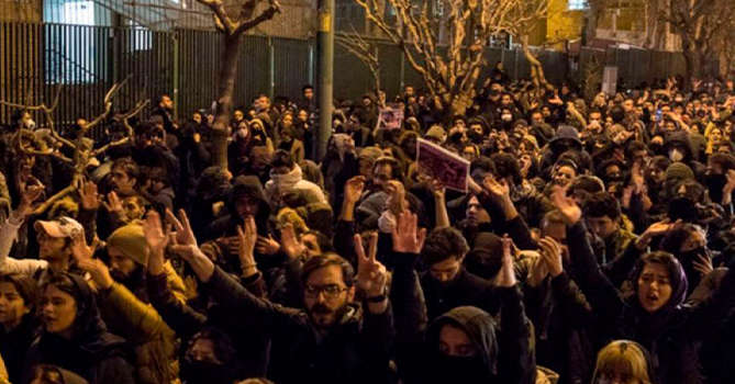 Протести в Ірані затримано 30 осіб