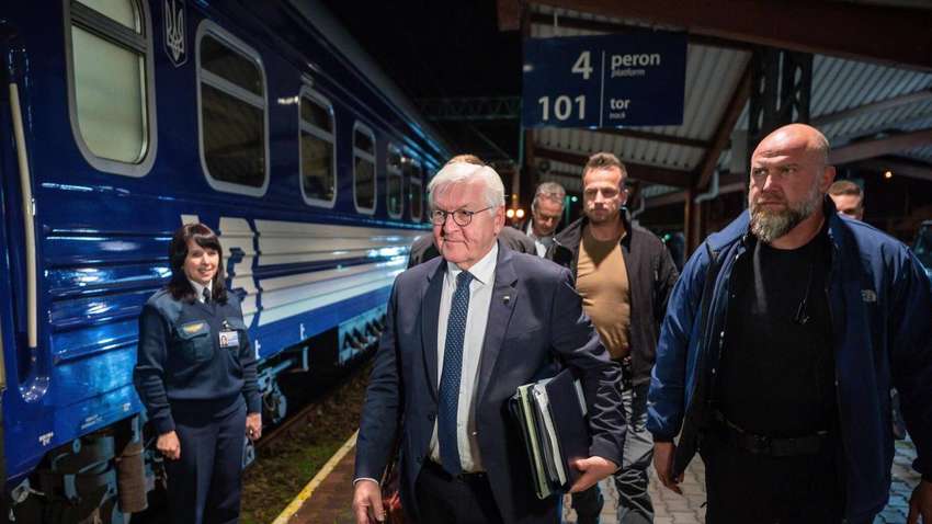 Штайнмайер пообещал вскоре передать Украине мощное оружие: о чем идет речь