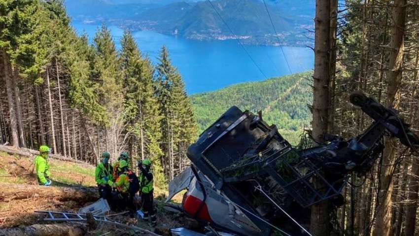 ЧП на канатной дороге в Италии: сколько человек погибло (ВИДЕО)