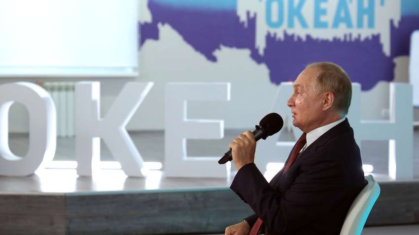 «Если бы не эти два события»: Путин рассказал, что помешало России иметь еще большую территорию «Если бы не эти два события»: Путин рассказал, что помешало России иметь еще большую территорию