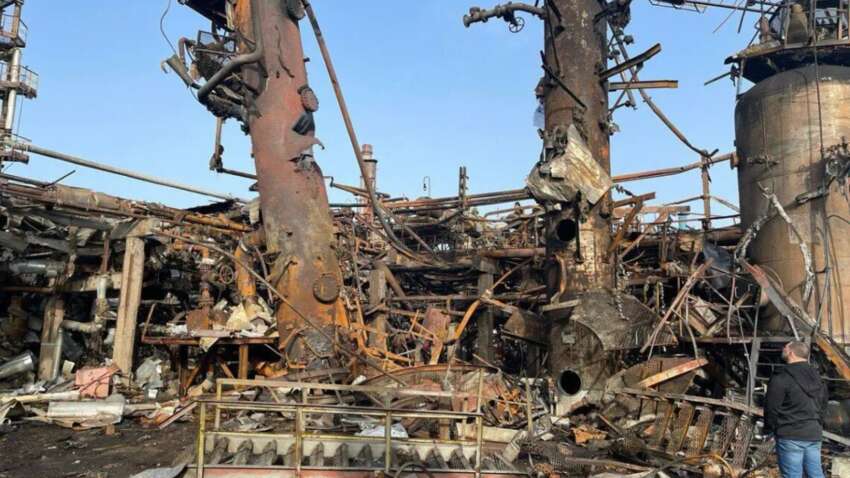 Более 200 дронов и 60 ракет: РФ нанесла сверхмощный удар по критически важному заводу в Украине 