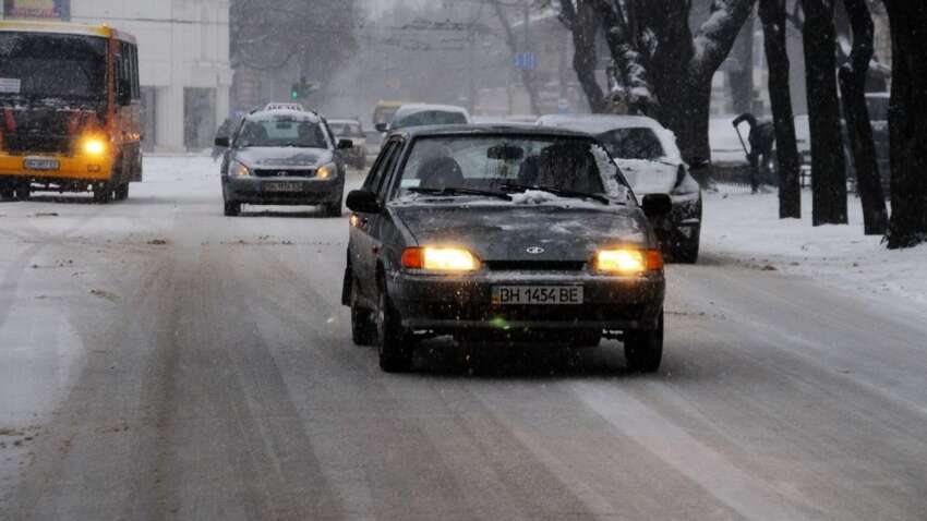 Как безопасно проехать на скользкой дороге: простой прием, который спасет жизнь