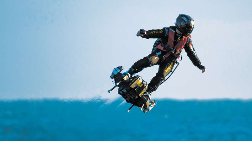 Изобретатель Flyboard не смог перелететь Ла-Манш