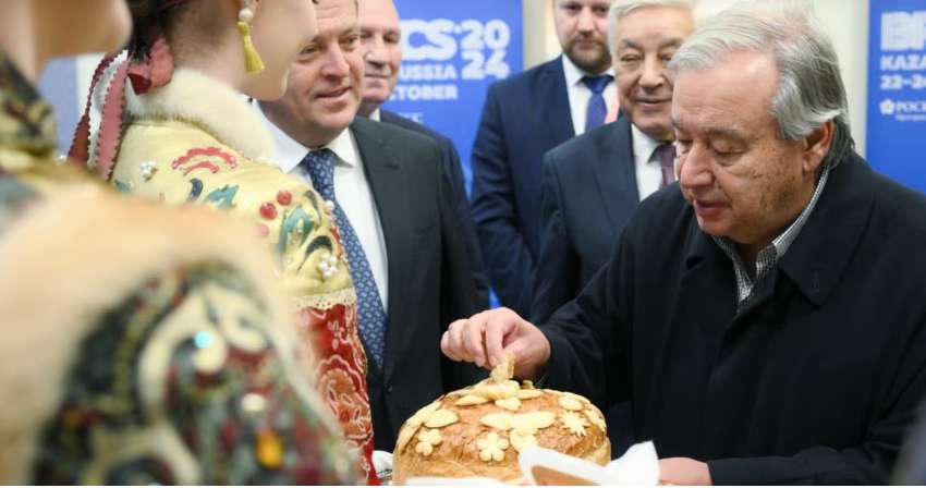 Гутерриш опозорился в Казани: радостно принимал угощение россиян