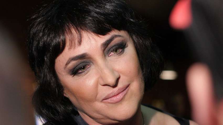 Певица из Украины, которая хвалит режим Кремля, выбила себе зуба (ВИДЕО) Певица из Украины, которая хвалит режим Кремля, выбила себе зуба (ВИДЕО)