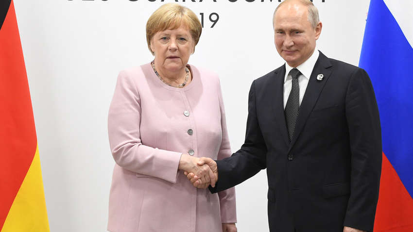 Меркель обвинила Кремль в спонсировании правых популистов в ЕС