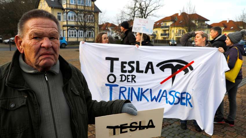 Екозахисники не дозволяють Tesla влаштуватися в Європі