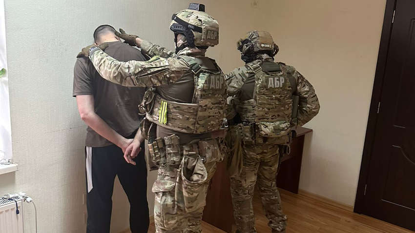 Требовал 60 тысяч долларов США: одессит выдавал себя за работника ГБР Требовал 60 тысяч долларов США: одессит выдавал себя за работника ГБР