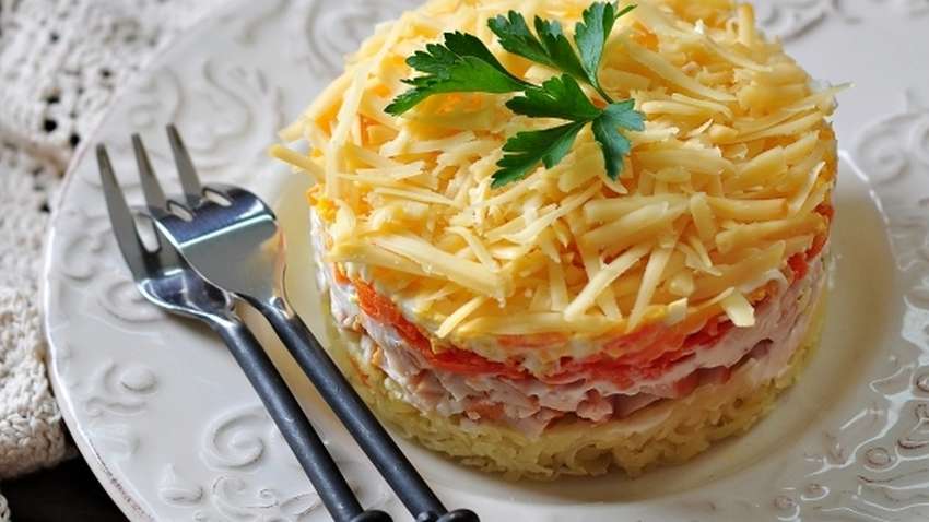 Что приготовить на праздники: рецепт салата «Рождество» Что приготовить на праздники: рецепт салата «Рождество»