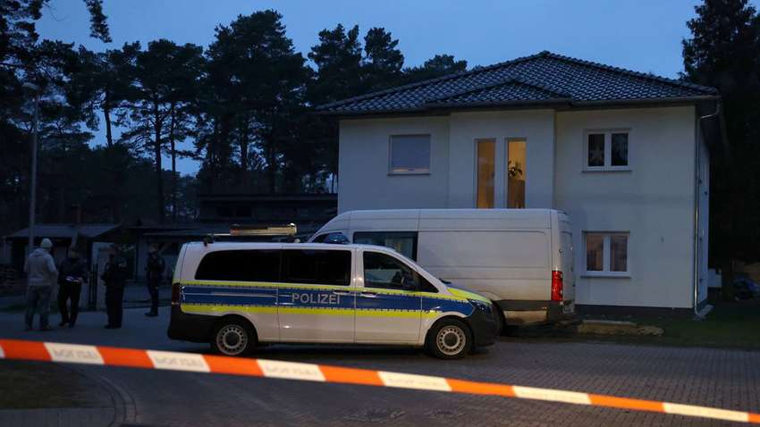 В Германии мужчина убил семью и совершил самоубийство из-за поддельного Covid-сертификата В Германии мужчина убил семью и совершил самоубийство из-за поддельного Covid-сертификата