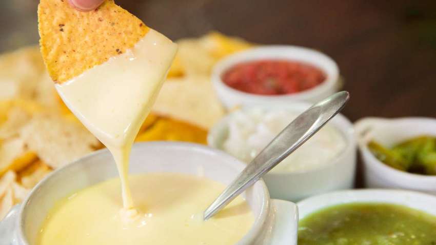 Сырный соус за 1 минуту: этот рецепт покорит настоящих гурманов