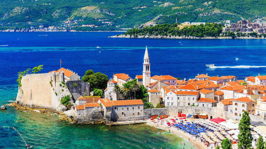 Чорногорія більше не буде вимагати ПЛР-тестування від туристів з України