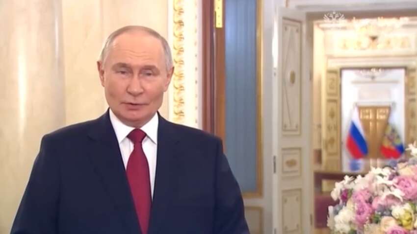 В сеть случайно опубликовали поздравление путина с 8 марта, где он 20 секунд кашлял В сеть случайно опубликовали поздравление путина с 8 марта, где он 20 секунд кашлял