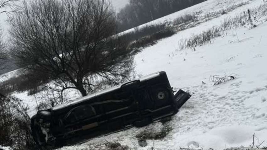 Ужасная поездка в Карпаты: автобус с детьми взлетел с трассы и перевернулся на Закарпатье Ужасная поездка в Карпаты: автобус с детьми взлетел с трассы и перевернулся на Закарпатье
