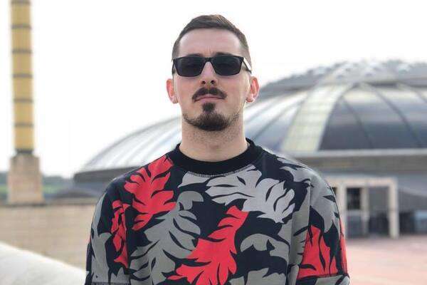 Син соратника Зеленського показав провокаційний образ з величезним «достоїнством» (18+)