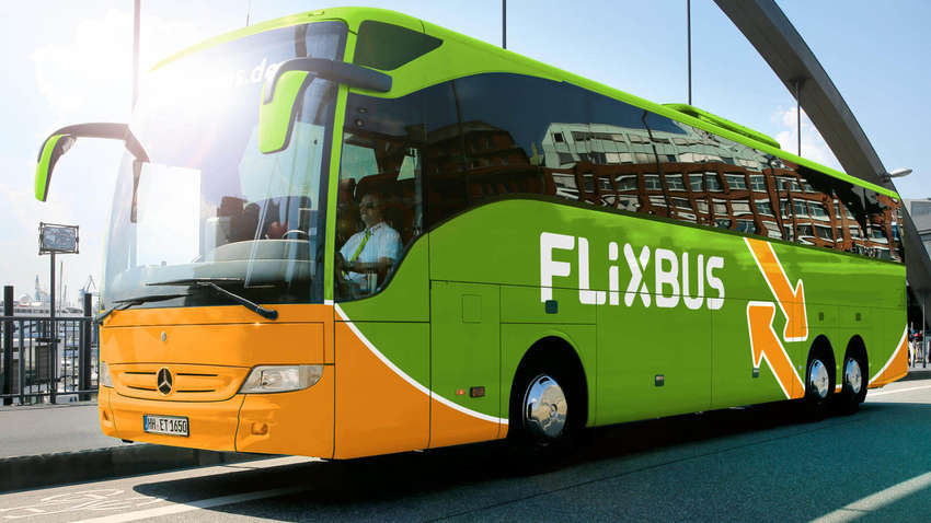 Найбільший оператор Європи відмовився перевозити українців до Польщі Найбільший оператор Європи відмовився перевозити українців до Польщі