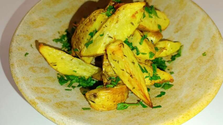 "Попробуете раз - забудете о сковороде": картофель в аэрогриле получается в разы вкуснее и почти без масла