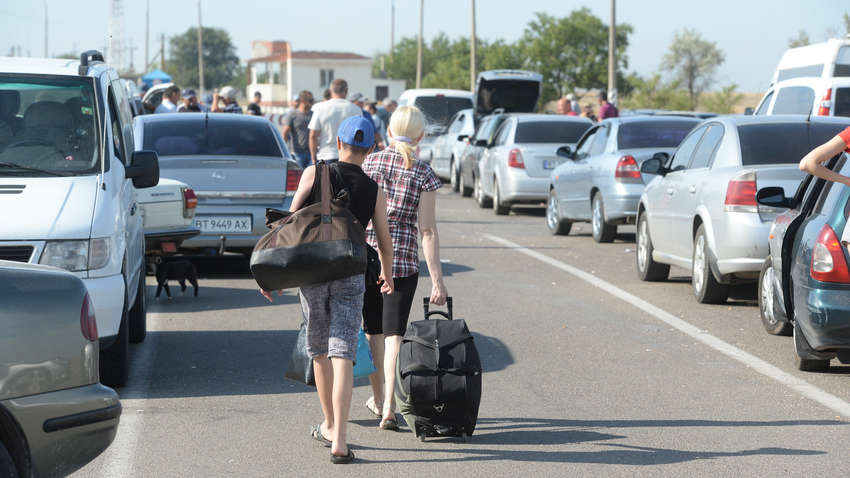 У липні значно зріс відсоток людей, які перетнули адмінкордон з Кримом