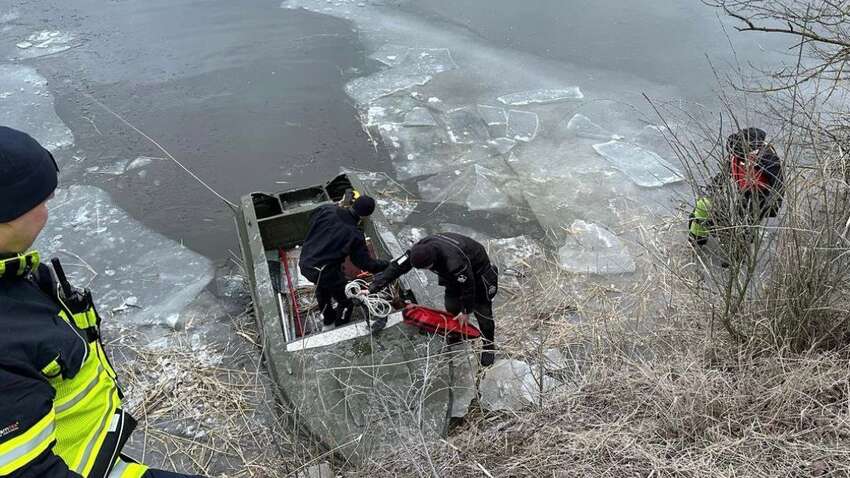 Трагедия на Херсонщине: в реке нашли провалившихся под лед детей