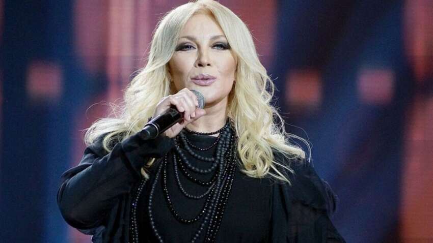 Певица, поддержавшая войну РФ, в слезах призналась, кто просил ее не изменять Украине