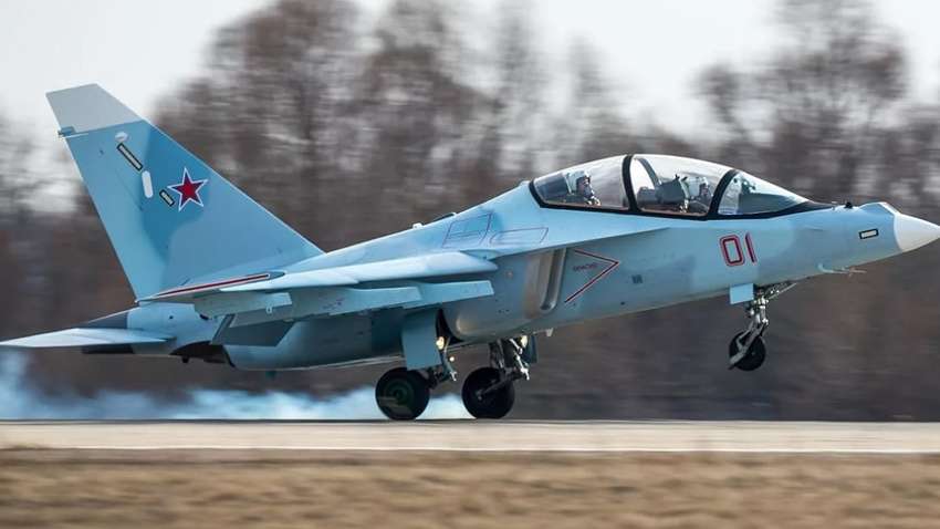 У росії впав військовий літак: що з пілотом