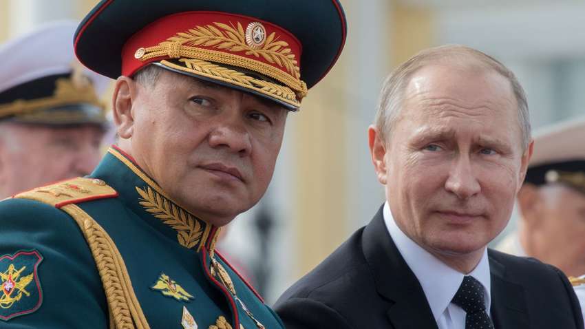 Собачья преданность: полковник ФСБ рассказал об отношениях Шойгу и Путина