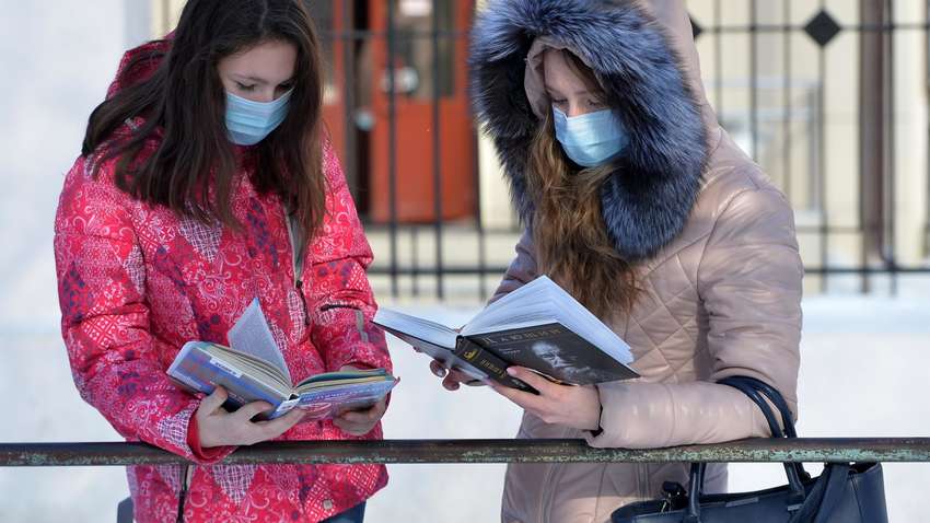 Коронавірус в Європі: Румунія закупить 5 млн масок