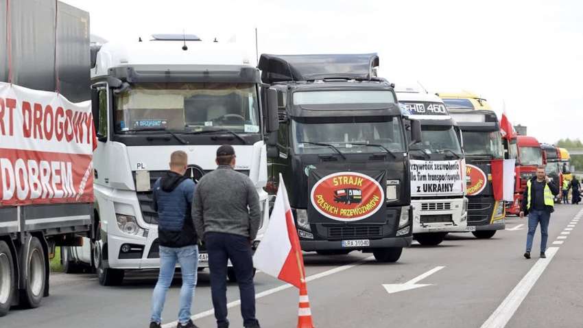 Польские фермеры угрожают заблокировать пассажирские перевозки. Когда это произойдет  Польские фермеры угрожают заблокировать пассажирские перевозки. Когда это произойдет