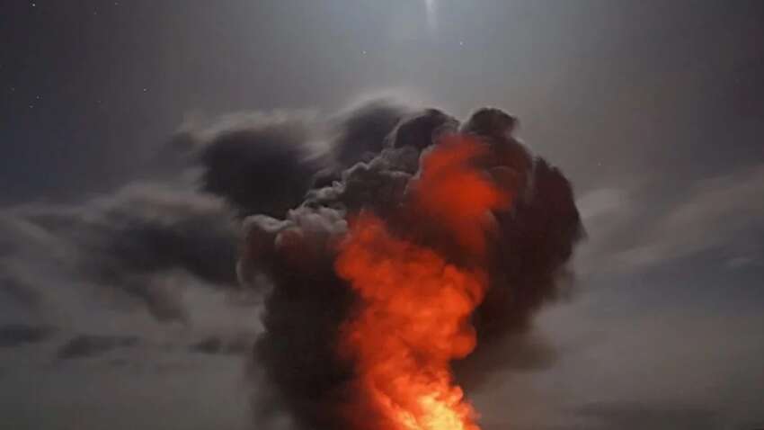 Мощные взрывы в России: дроны атаковали порт в Ейске, пожары фиксировали в нескольких городах