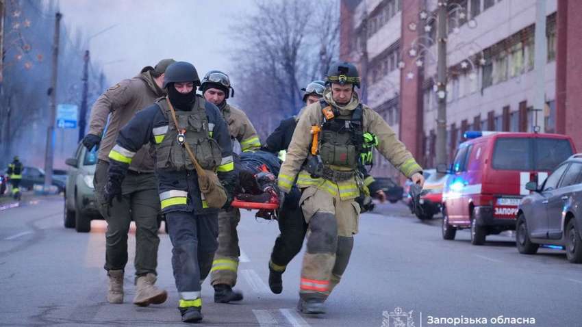 Ампутації, травми очей та осколкові поранення: що з людьми у Запоріжжі після авіаудару