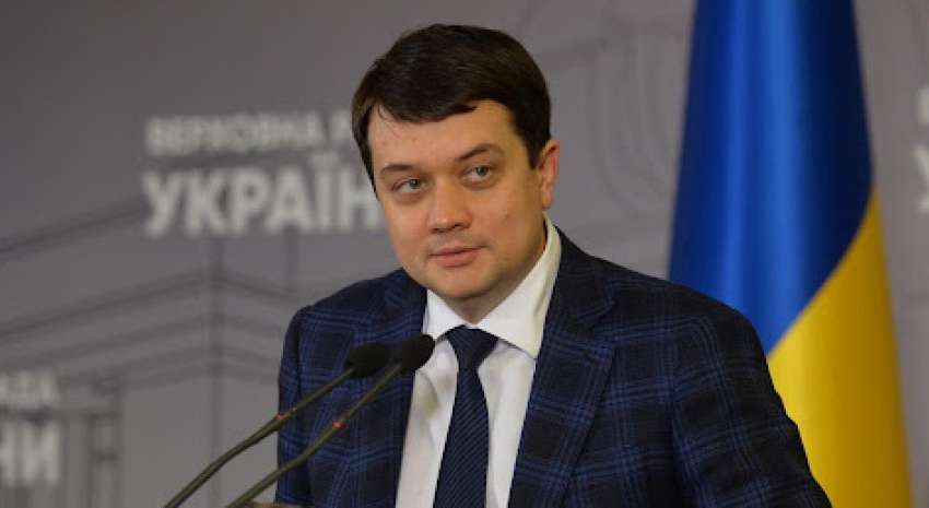 У Разумкова вже немає впевненості, що «слуги» не позбавлять його депутатського мандата У Разумкова вже немає впевненості, що «слуги» не позбавлять його депутатського мандата