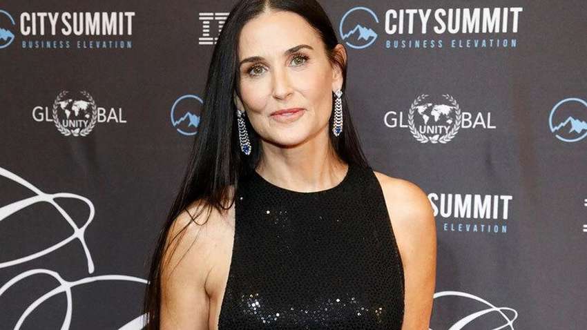 В черном бикини: 58-летняя Деми Мур сверкнула фигурой (ФОТО)