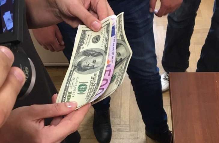   Главный налоговый ревизор Киева попался на взятке