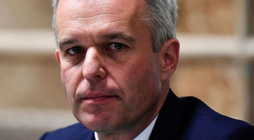 Міністр у Франції подав у відставку через розкішні вечерь