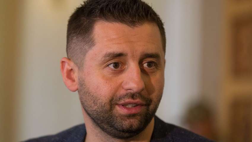 Не можемо заборонити: Арахамія сказав про позицію «слуг» щодо скасування закону про держмову