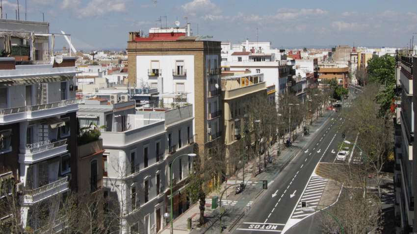 Испания планирует начать ослабление карантина с 26 апреля