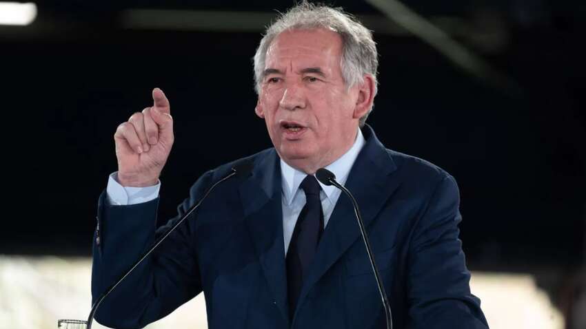 Франция планирует отменить два государственных праздника: какая причина Франция планирует отменить два государственных праздника: какая причина