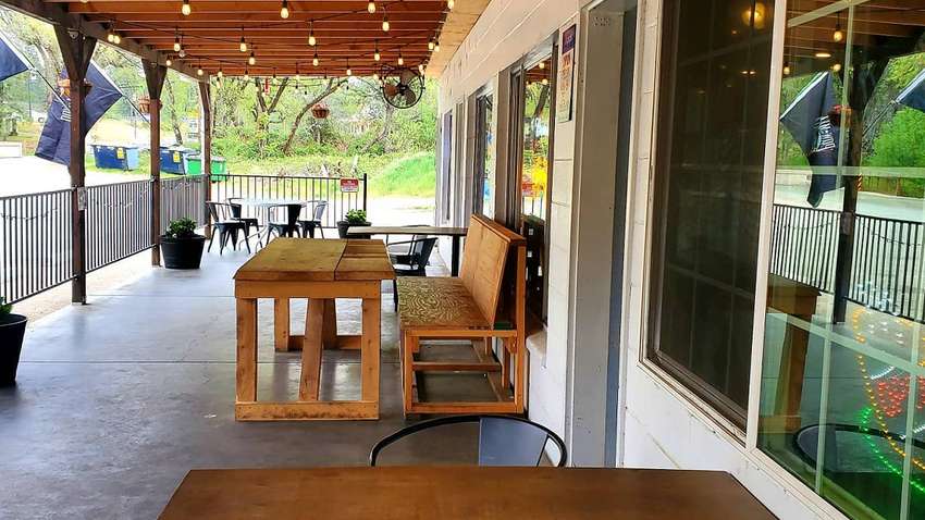 Чому в США кафе не пускатиме підлітків без батьків