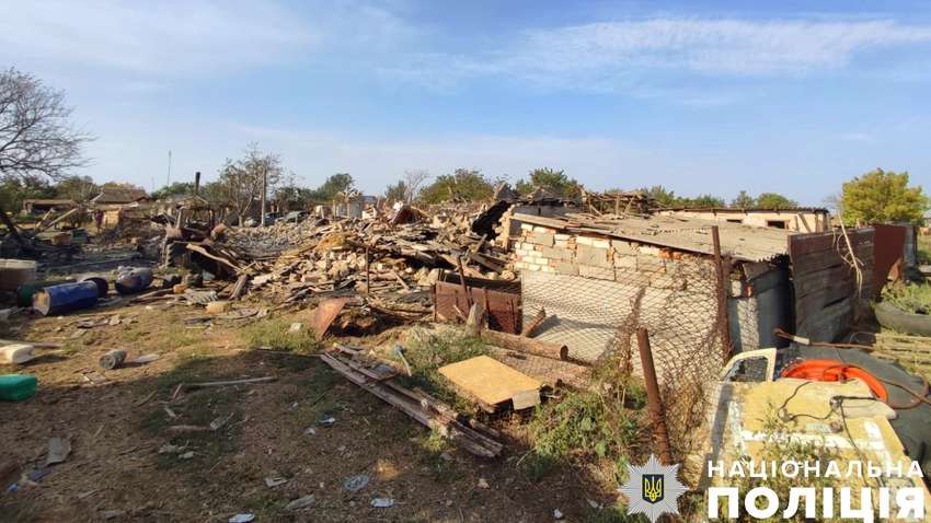 Восемь пострадавших в Херсонской области: полиция документирует последствия обстрелов (ФОТО)