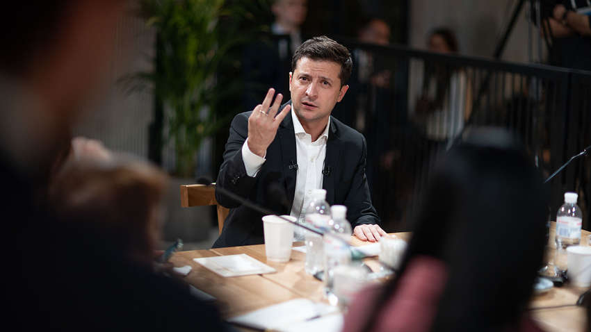 Зеленский рассматривает возможность перезагрузки всей власти, - источник в ОП