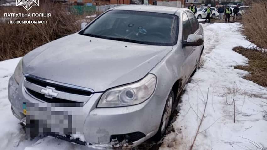 На трасі Київ - Чоп водій скоїв ДТП і стріляв у поліцейських