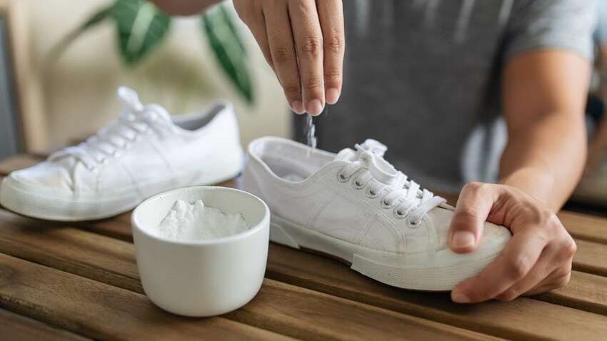 ТОП способів прибрати неприємний запах зі взуття