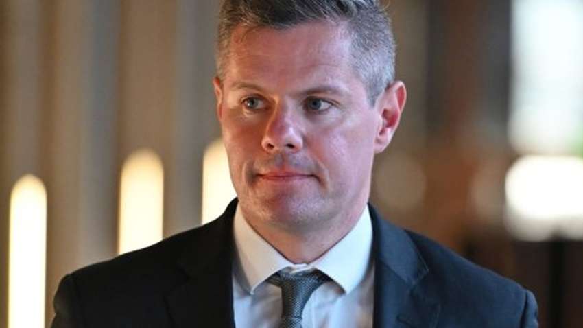 У Шотландії міністра звинувачують в інтимному листуванні з підлітком