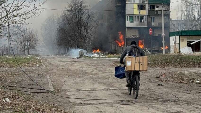 До прифронтового міста, що перебуває під обстрілами, повертаються родини з дітьми: шокуючі подробиці