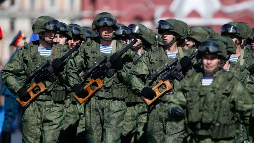 В армії рф почався розвал: солдати тікають, командири наказують ловити своїх