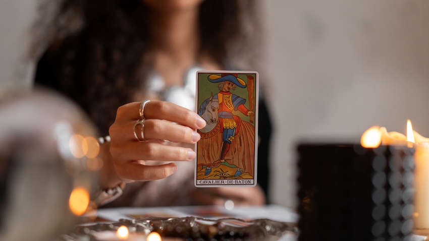 Таро гороскоп на день: кому следует быть готовым к неудачам